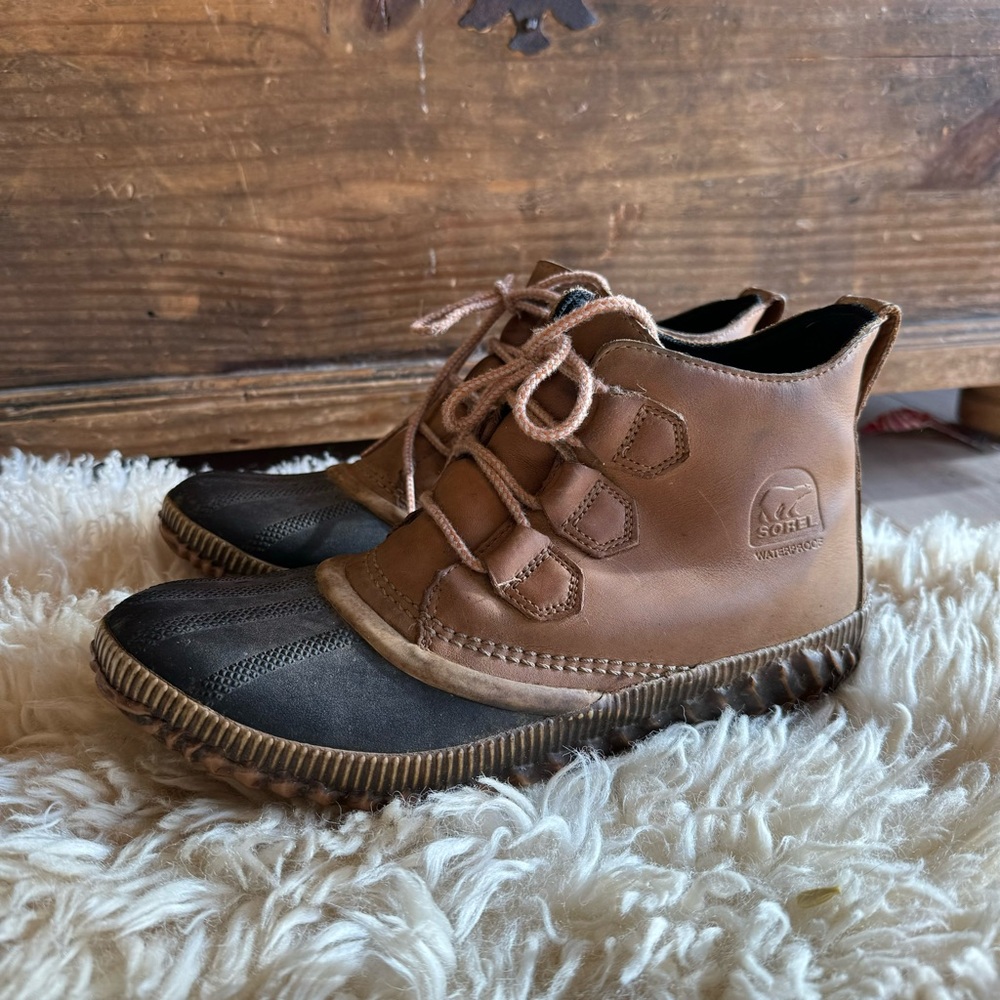 SOREL OUT N ABOUT WATERPROOF LEATHER BOOTS - Picture 2 of 7